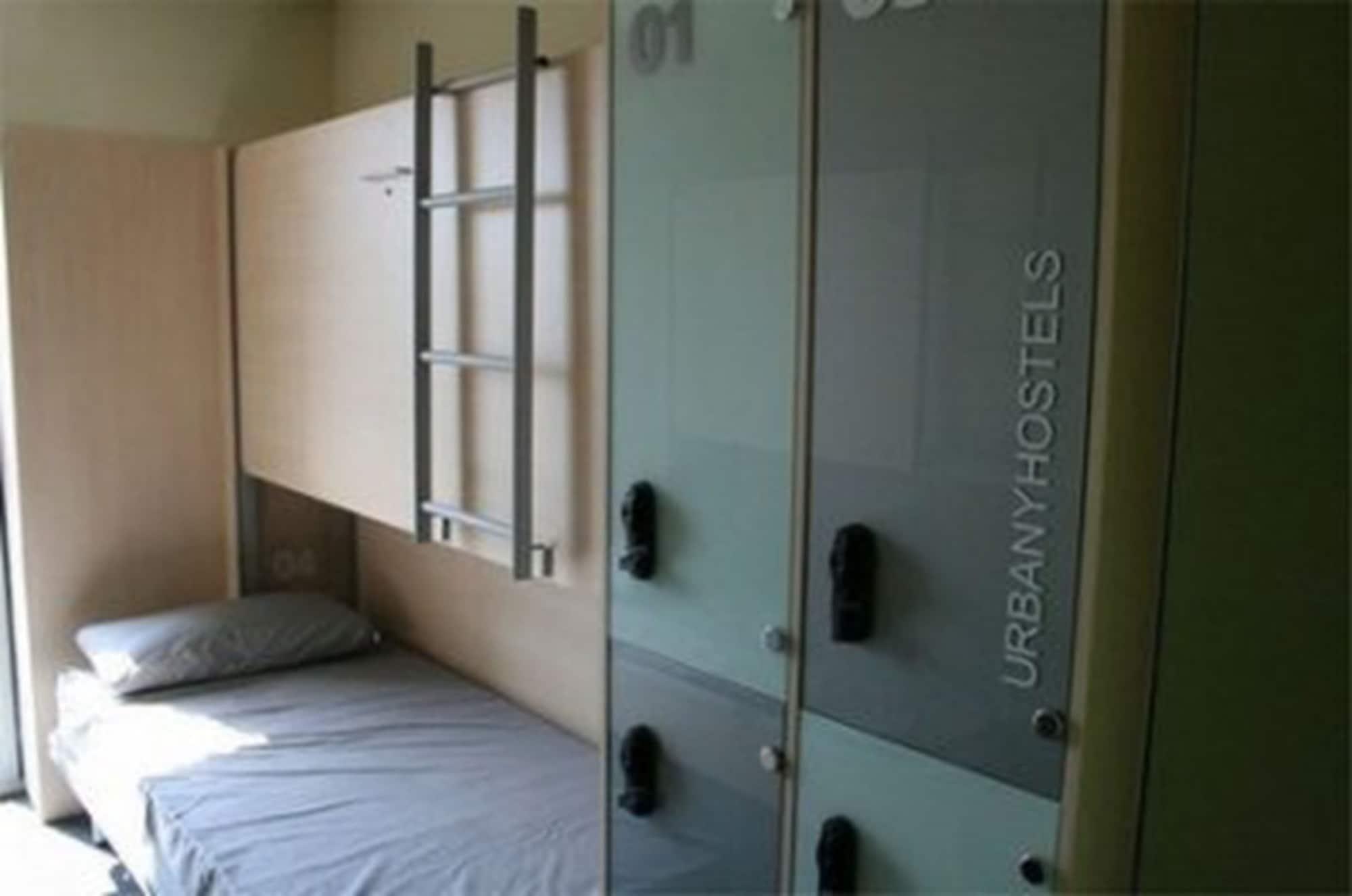 Urbany Hostel Барселона Екстериор снимка